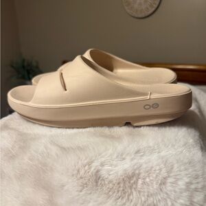OOFOS Women's Slide Sandals in Light Beige